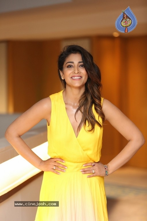 Shriya Saran Photos - 10 / 18 photos