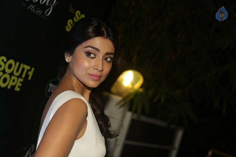 Shriya Saran Photos - 2 / 33 photos