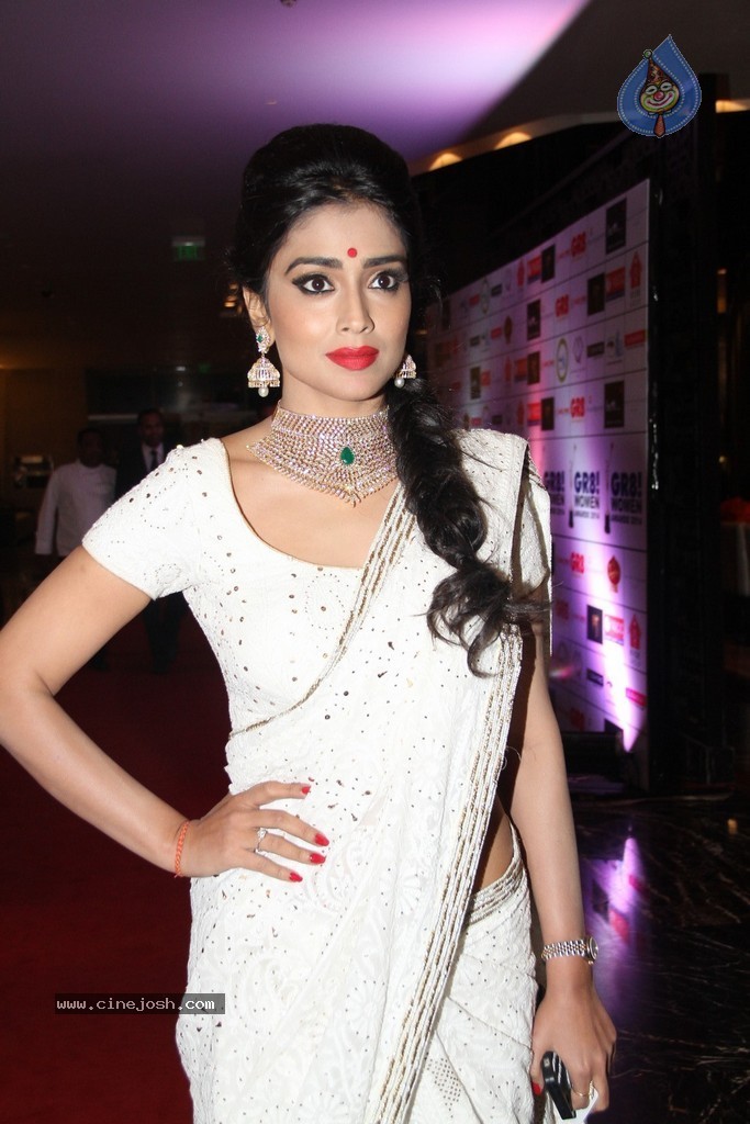 Shriya Saran Spicy Stills - 44 / 111 photos