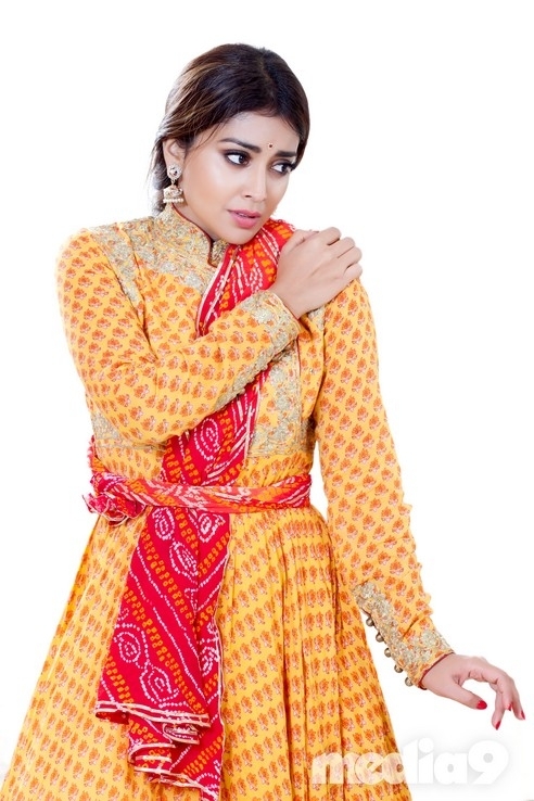 Shriya Saran Stills - 9 / 17 photos