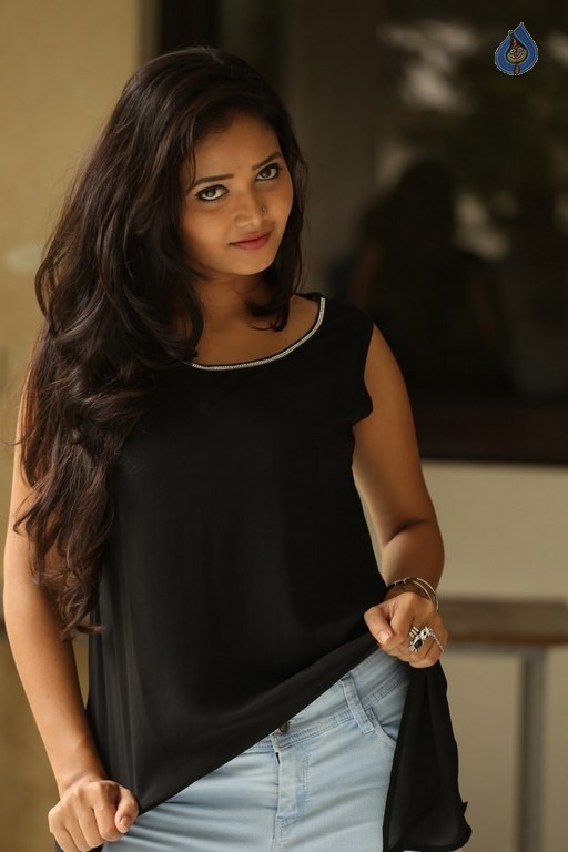 Shriya Vyas New Gallery - 42 / 42 photos