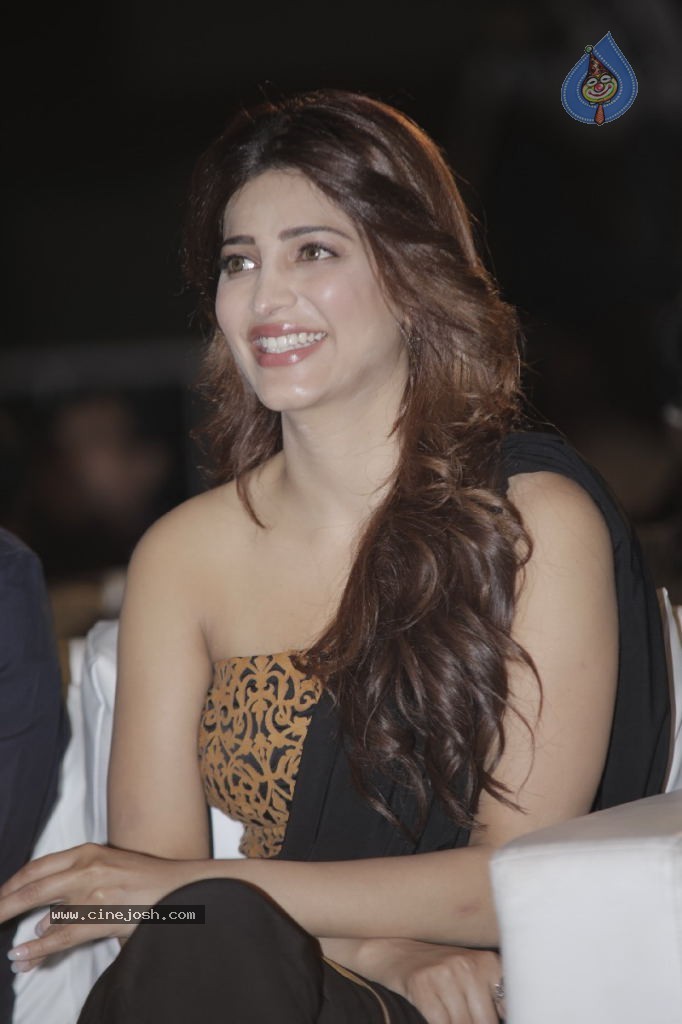 Shruthi Hassan New Photos - 9 / 83 photos