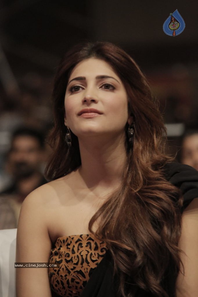 Shruthi Hassan New Photos - 25 / 83 photos