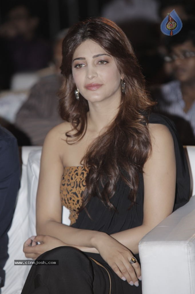 Shruthi Hassan New Photos - 30 / 83 photos