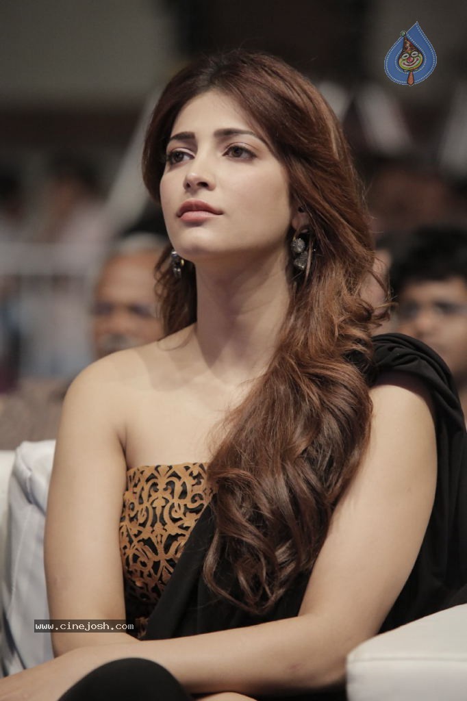 Shruthi Hassan New Photos - 32 / 83 photos