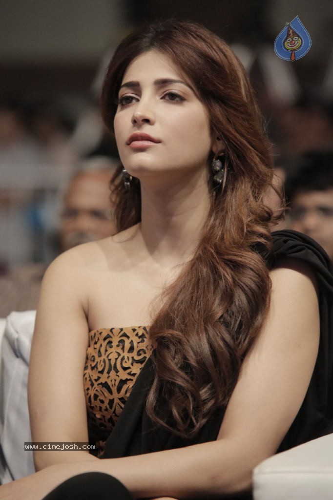 Shruthi Hassan New Photos - 38 / 83 photos
