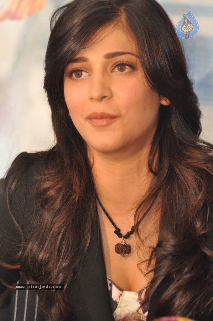Shruthi Hassan New Stills - 59 / 78 photos