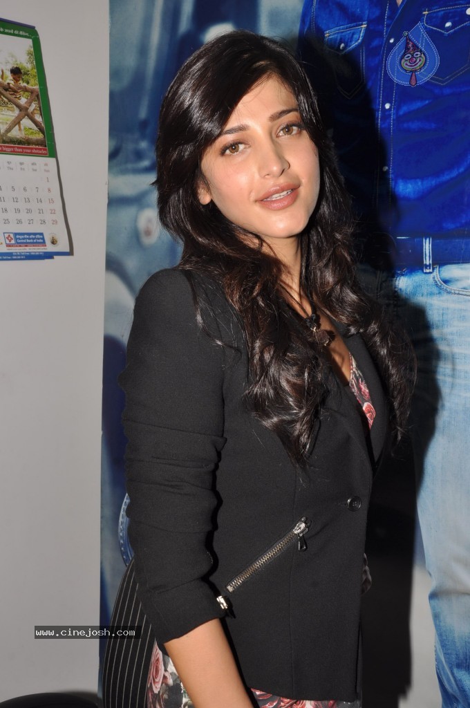 Shruthi Hassan New Stills - 61 / 78 photos