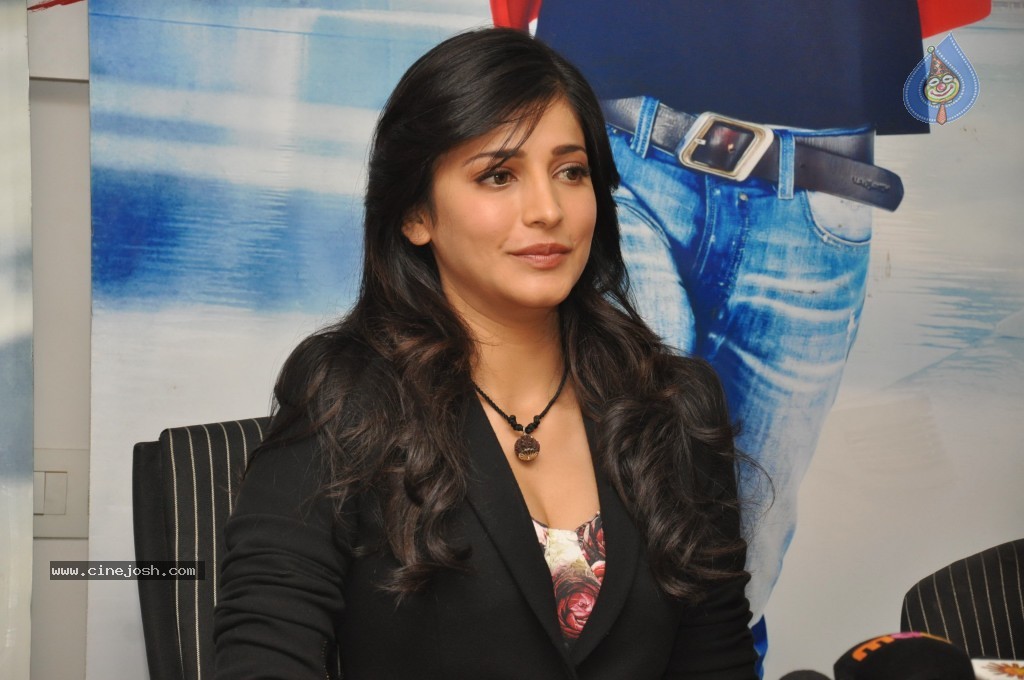 Shruthi Hassan New Stills - 68 / 78 photos