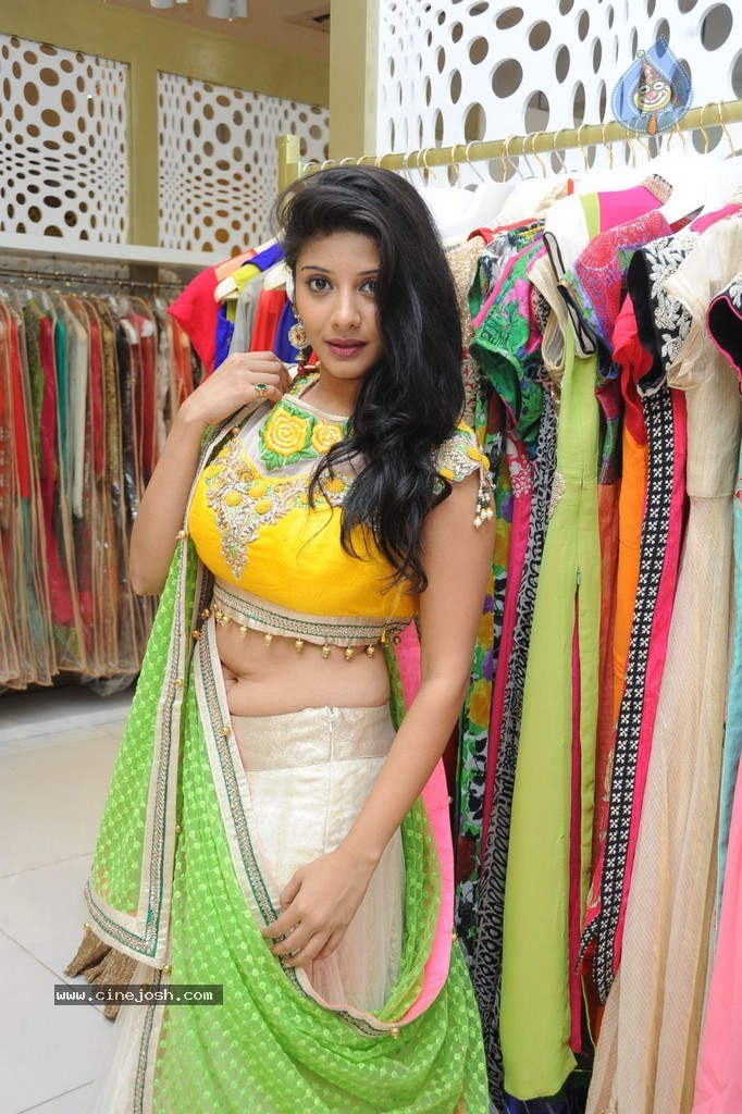 Shruthi New Photos - 10 / 28 photos