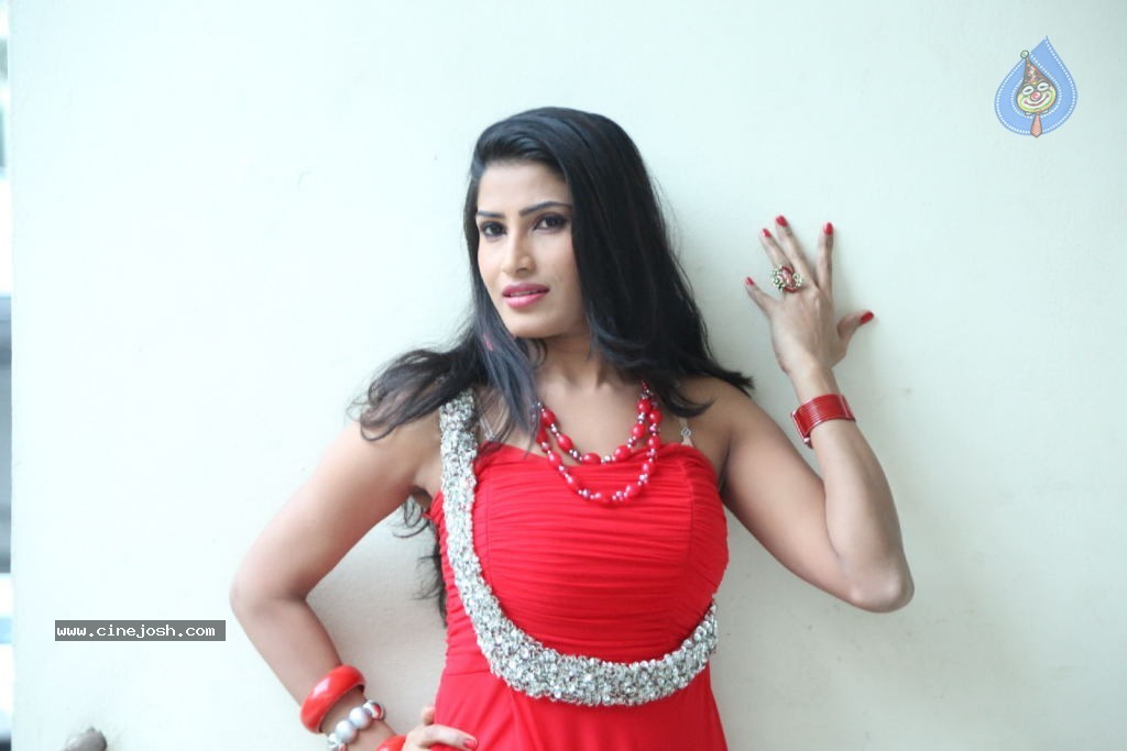 Shruthi Photos - 4 / 67 photos