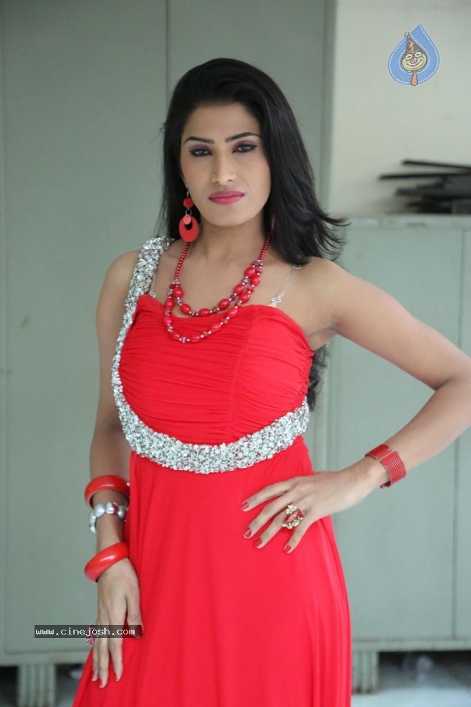 Shruthi Photos - 30 / 67 photos