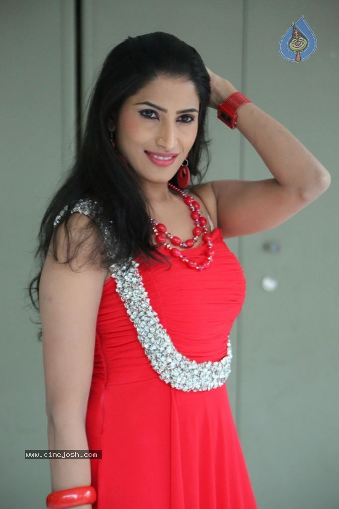 Shruthi Photos - 36 / 67 photos