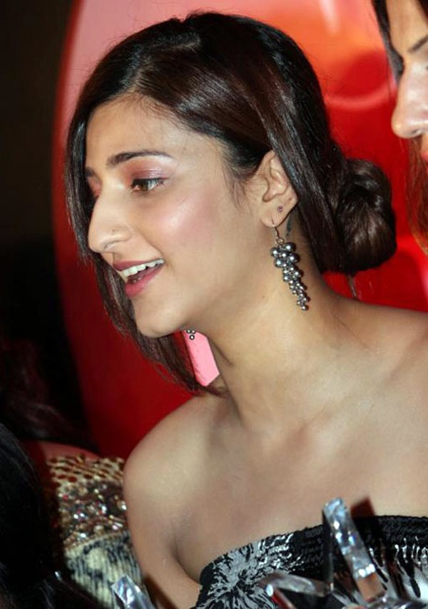 Shruthi Hasan - 5 / 22 photos