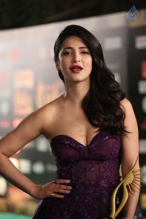 Shruti Haasan at IIFA 2016 - 11 / 54 photos