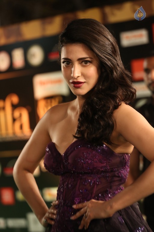 Shruti Haasan at IIFA 2016 - 27 / 54 photos