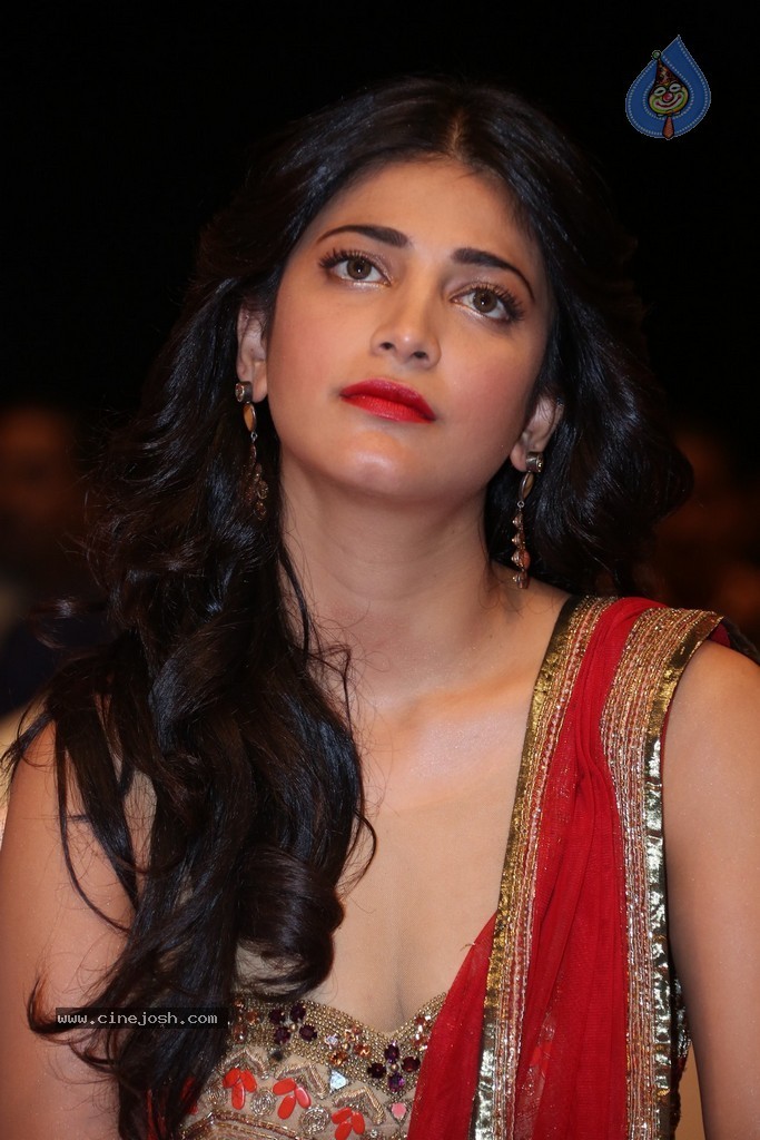 Shruti Haasan at Pooja Audio Launch - 4 / 152 photos
