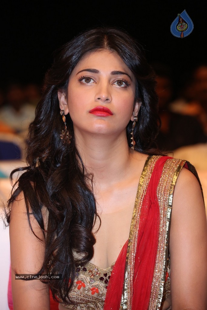 Shruti Haasan at Pooja Audio Launch - 17 / 152 photos