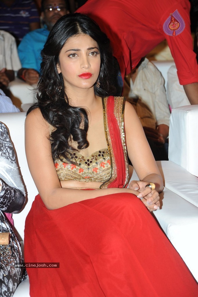 Shruti Haasan at Pooja Audio Launch - 28 / 152 photos