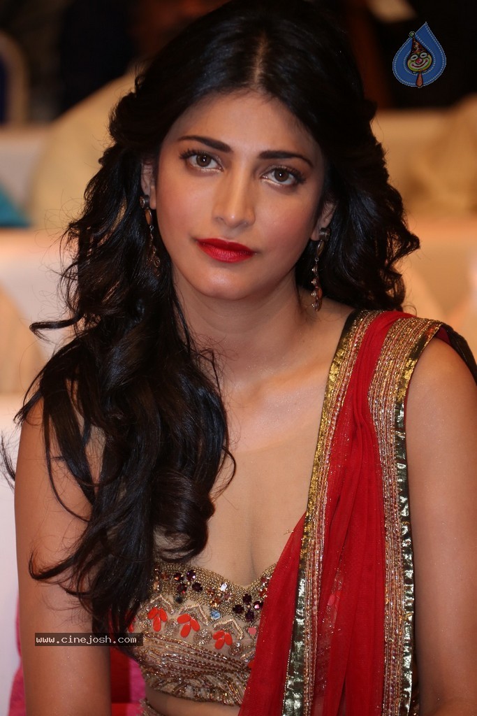 Shruti Haasan at Pooja Audio Launch - 30 / 152 photos