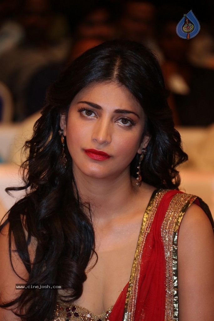 Shruti Haasan at Pooja Audio Launch - 92 / 152 photos