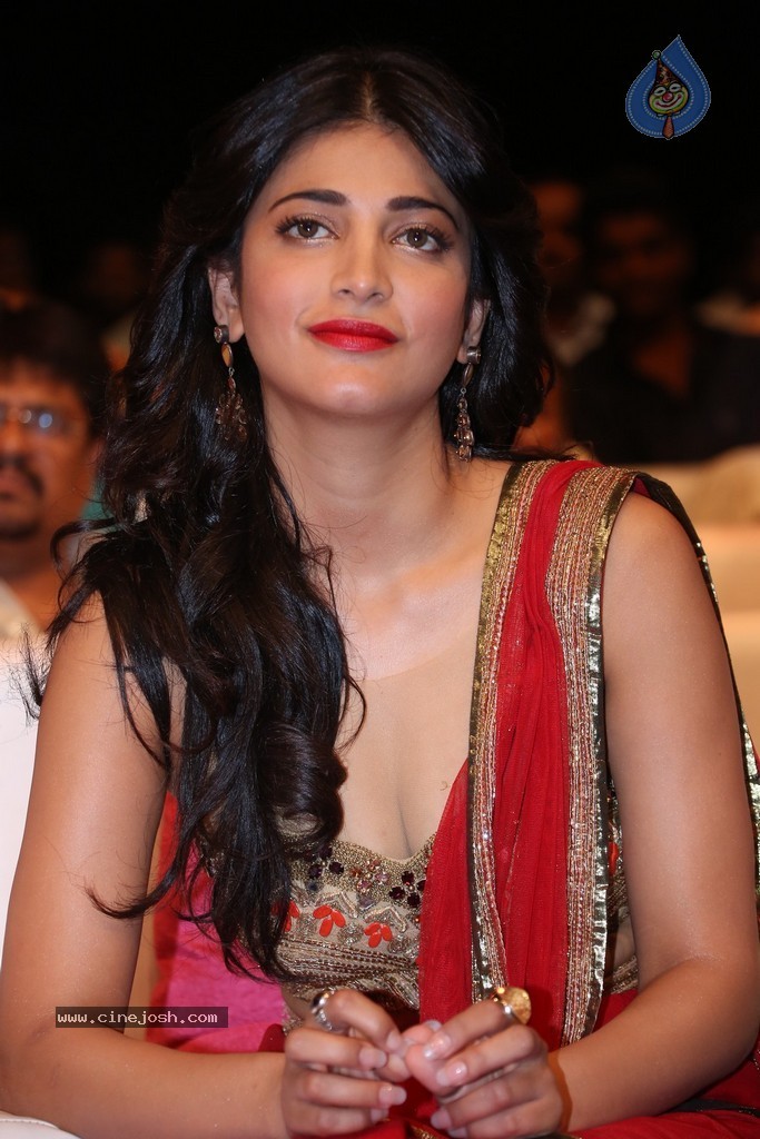 Shruti Haasan at Pooja Audio Launch - 95 / 152 photos