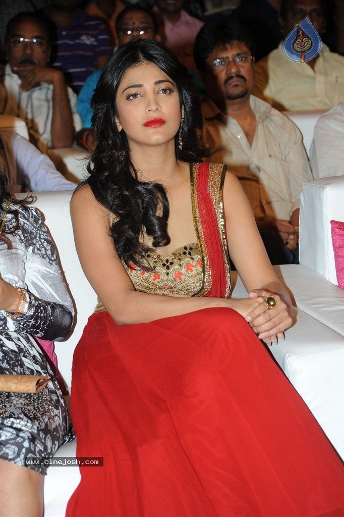 Shruti Haasan at Pooja Audio Launch - 96 / 152 photos
