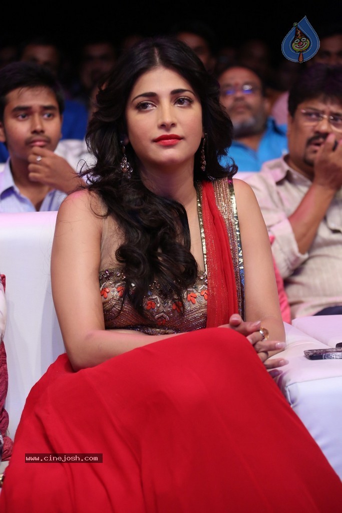 Shruti Haasan at Pooja Audio Launch - 101 / 152 photos