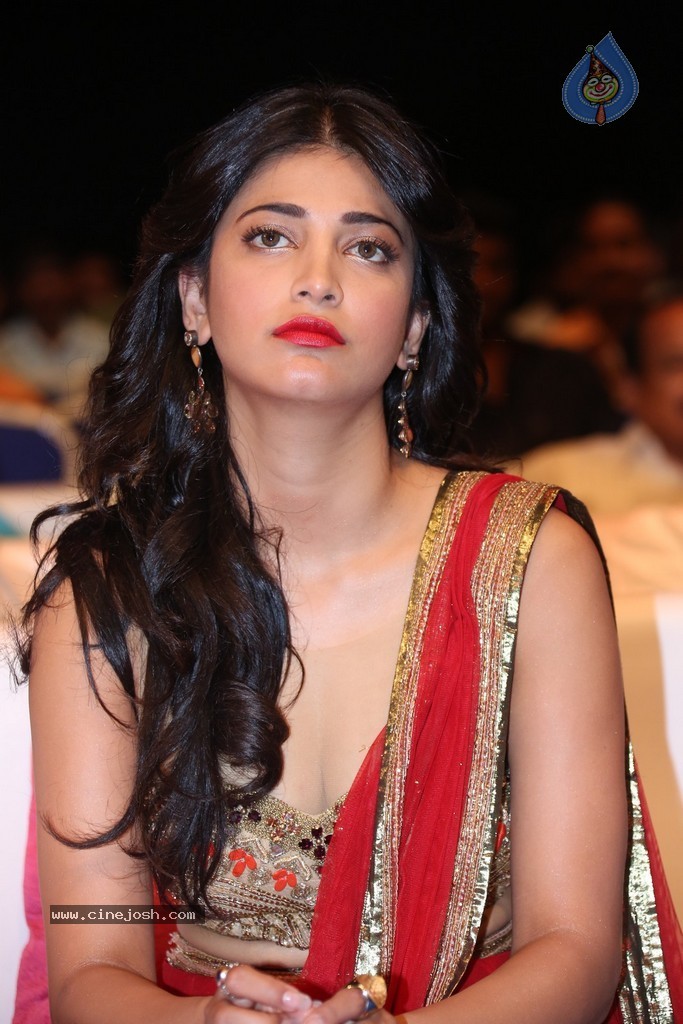 Shruti Haasan at Pooja Audio Launch - 103 / 152 photos