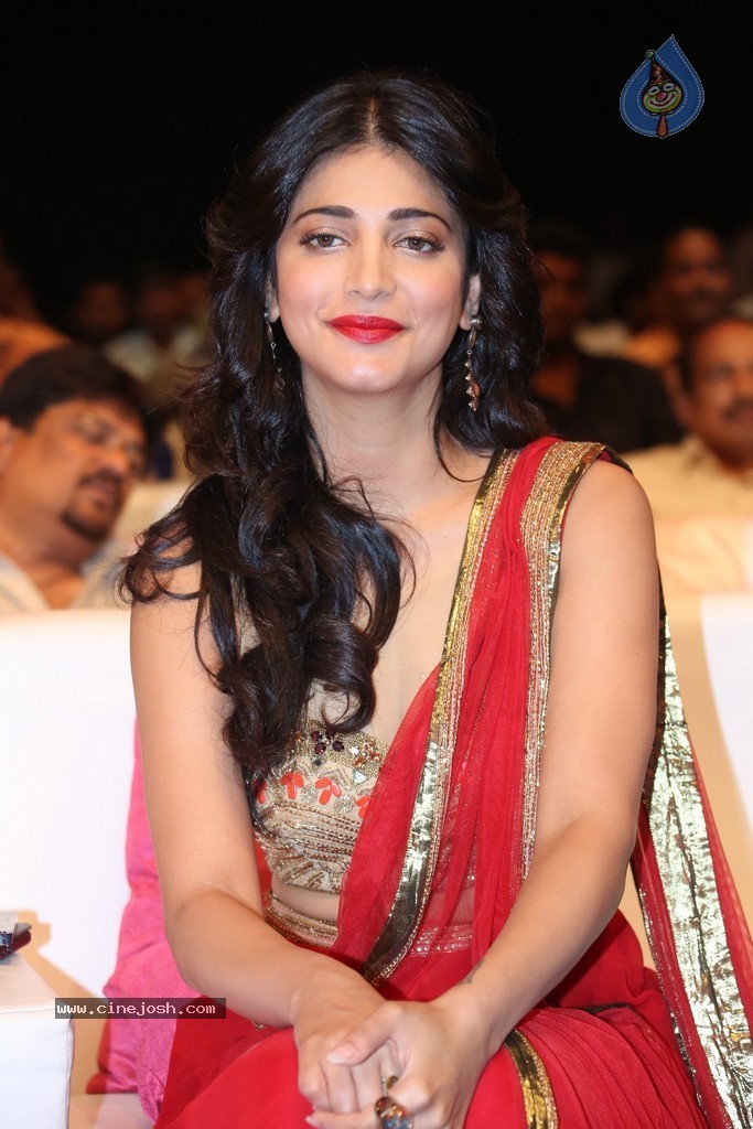 Shruti Haasan at Pooja Audio Launch - 104 / 152 photos