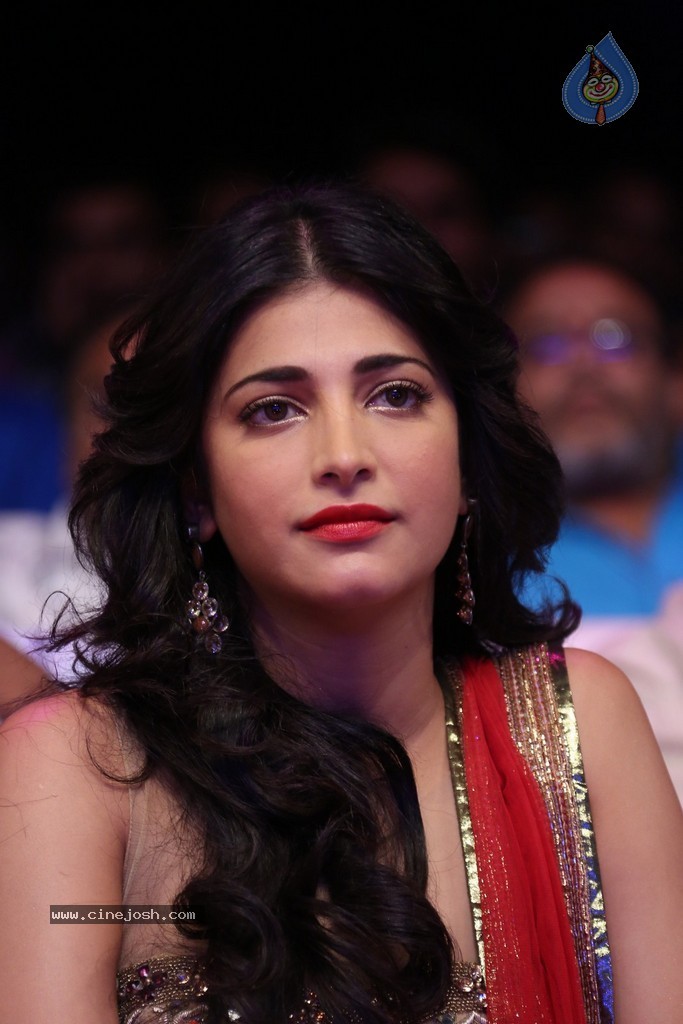Shruti Haasan at Pooja Audio Launch - 138 / 152 photos