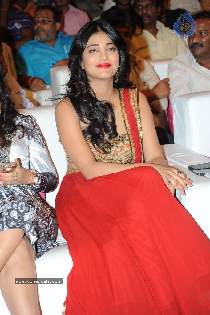 Shruti Haasan at Pooja Audio Launch - 152 / 152 photos