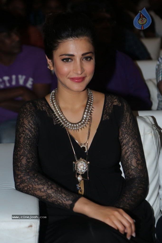 Shruti Haasan at Race Gurram Success Meet - 57 / 104 photos