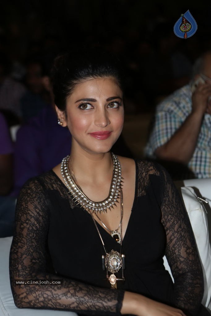 Shruti Haasan at Race Gurram Success Meet - 67 / 104 photos