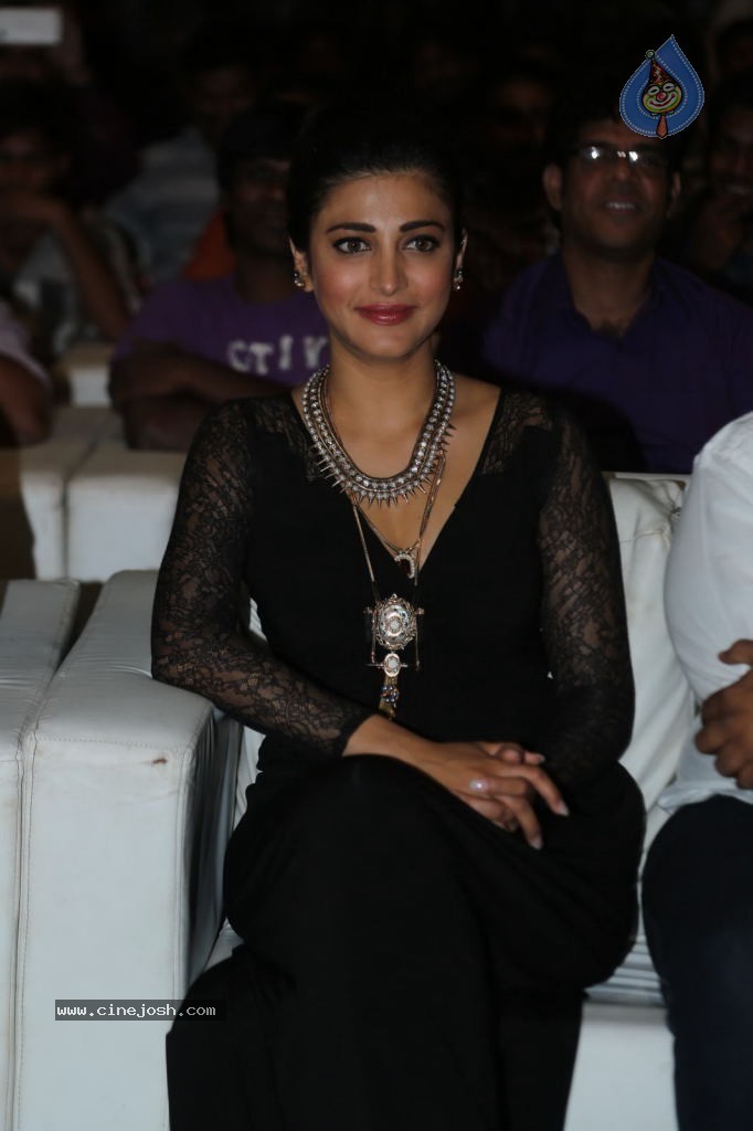 Shruti Haasan at Race Gurram Success Meet - 76 / 104 photos