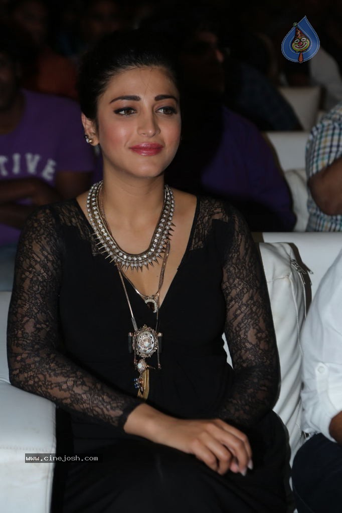 Shruti Haasan at Race Gurram Success Meet - 77 / 104 photos