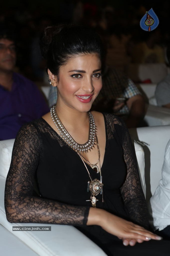 Shruti Haasan at Race Gurram Success Meet - 89 / 104 photos