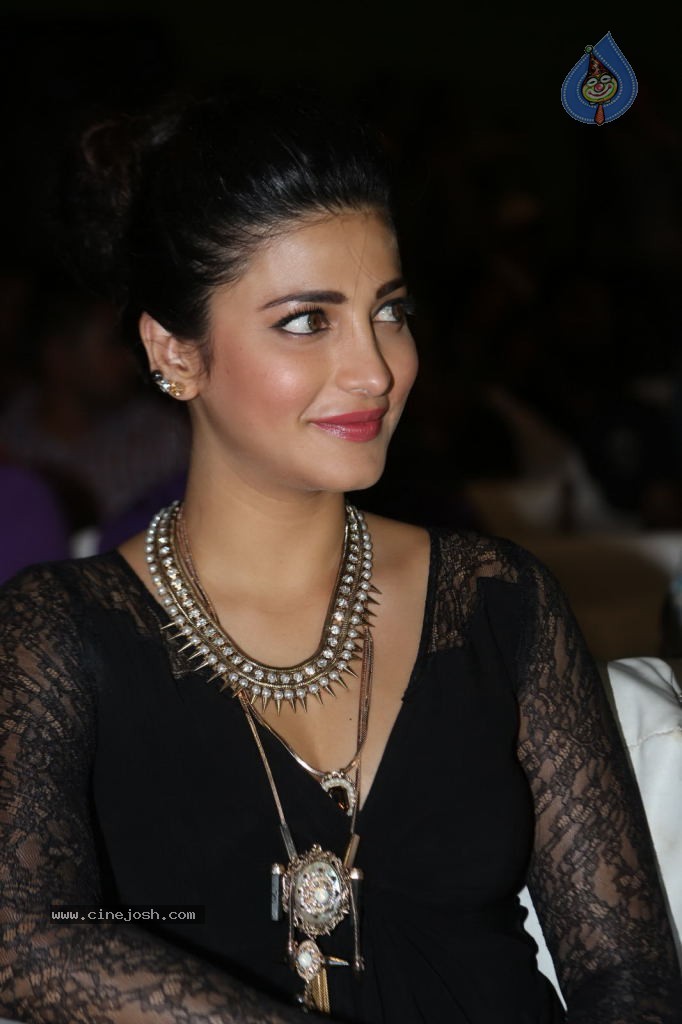 Shruti Haasan at Race Gurram Success Meet - 98 / 104 photos