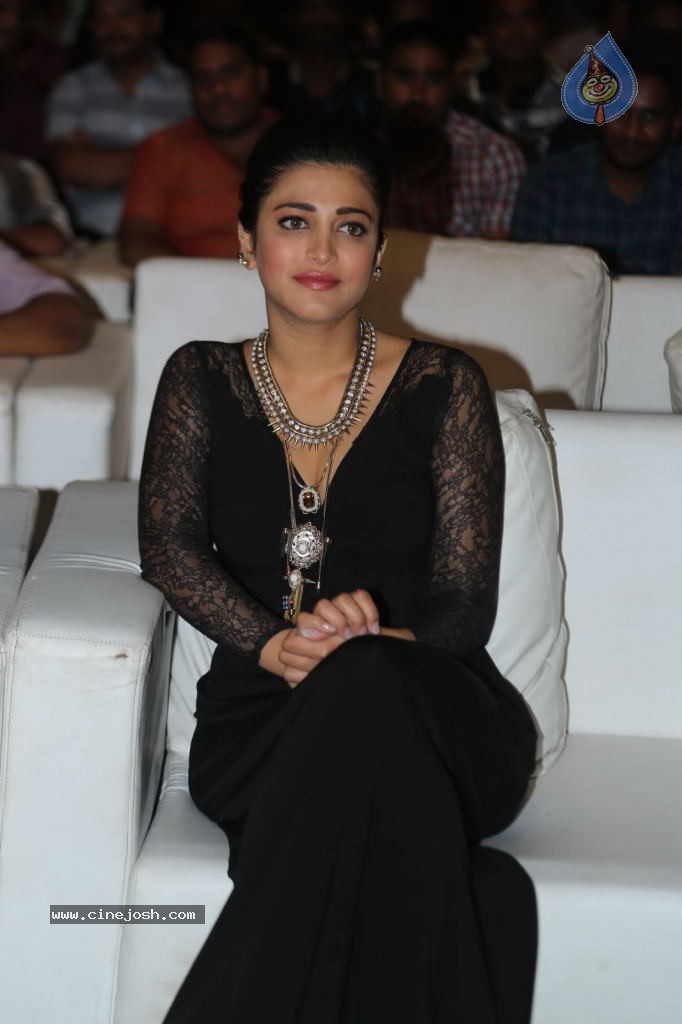 Shruti Haasan at Race Gurram Success Meet - 103 / 104 photos