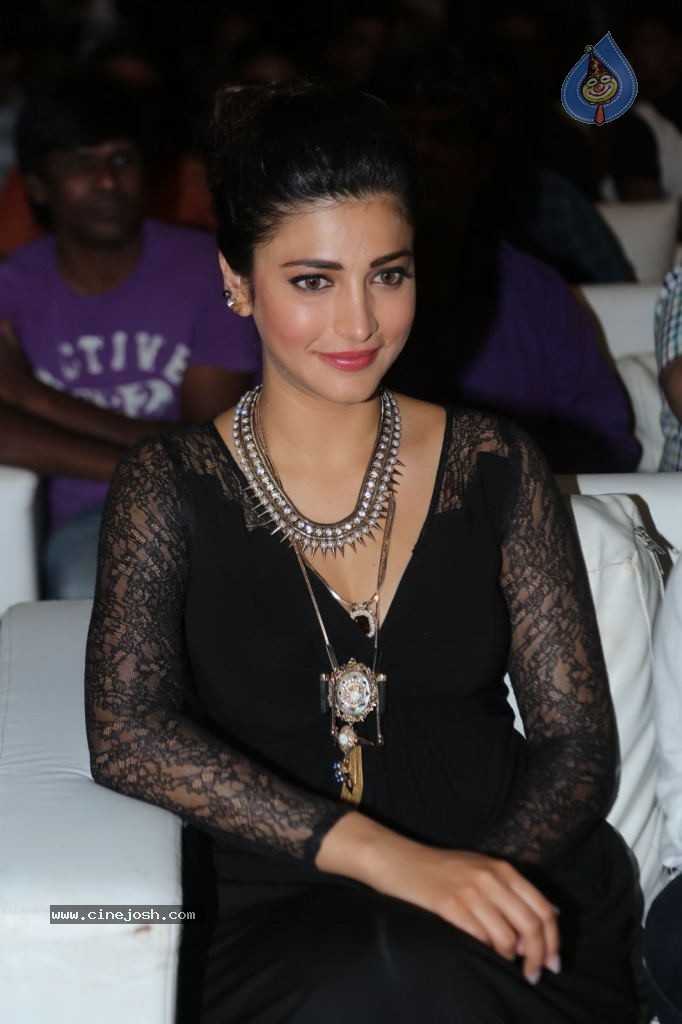 Shruti Haasan at Race Gurram Success Meet - 104 / 104 photos