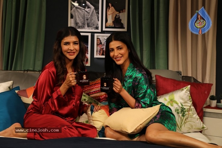 Shruti Haasan in Feetup With The Stars - 1 / 2 photos