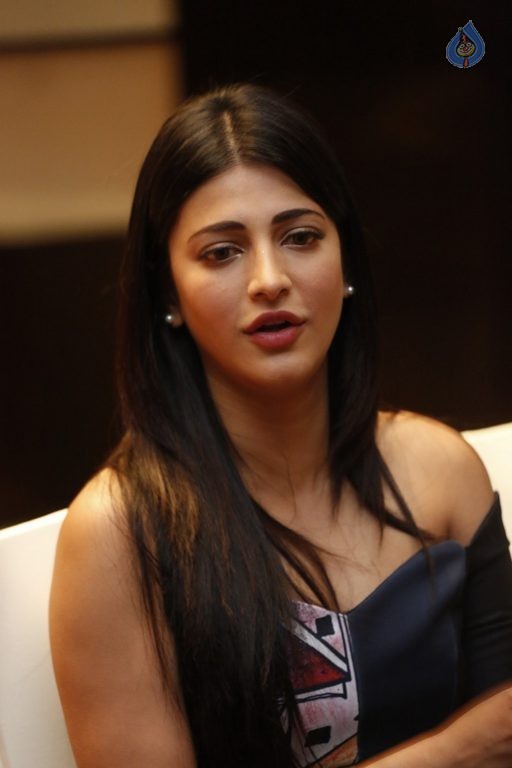 Shruti Haasan Latest Photos - 13 / 72 photos