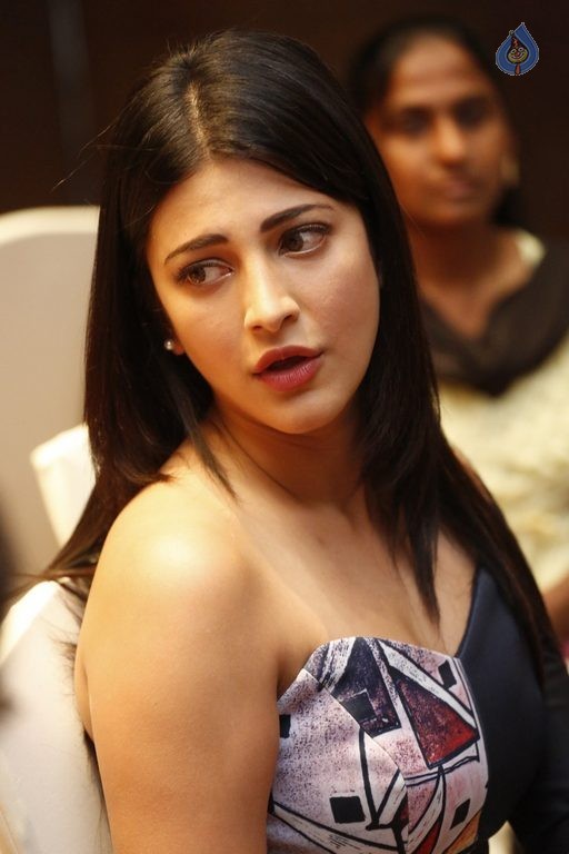 Shruti Haasan Latest Photos - 18 / 72 photos