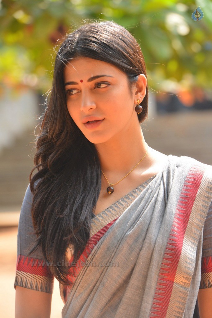 Shruti Haasan Latest Pics - 7 / 25 photos