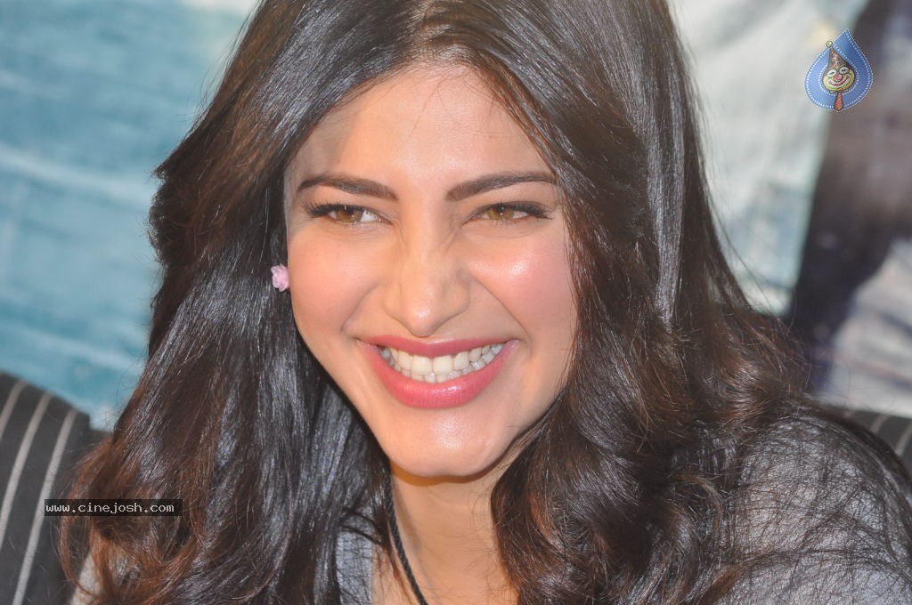 Shruti Haasan Latest Stills - 16 / 144 photos