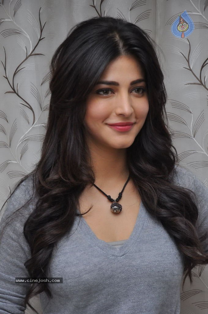 Shruti Haasan Latest Stills - 24 / 144 photos