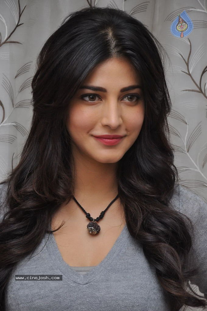 Shruti Haasan Latest Stills - 30 / 144 photos