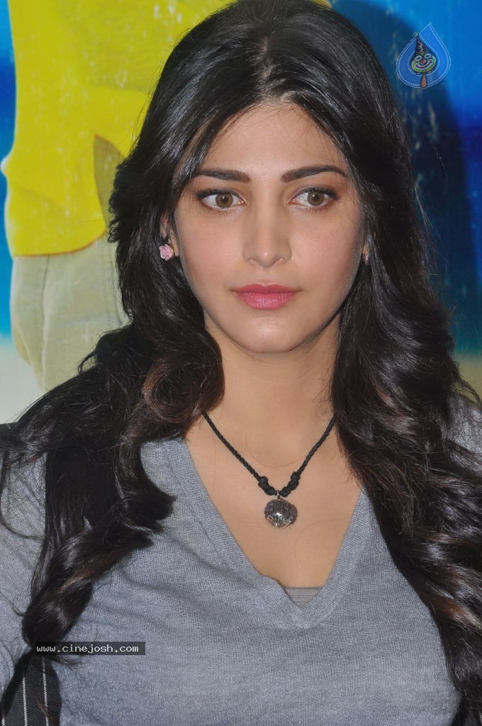 Shruti Haasan Latest Stills - 31 / 144 photos