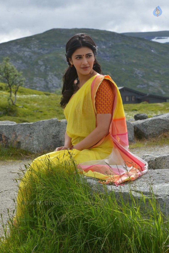 Shruti Haasan New Stills - 29 / 30 photos