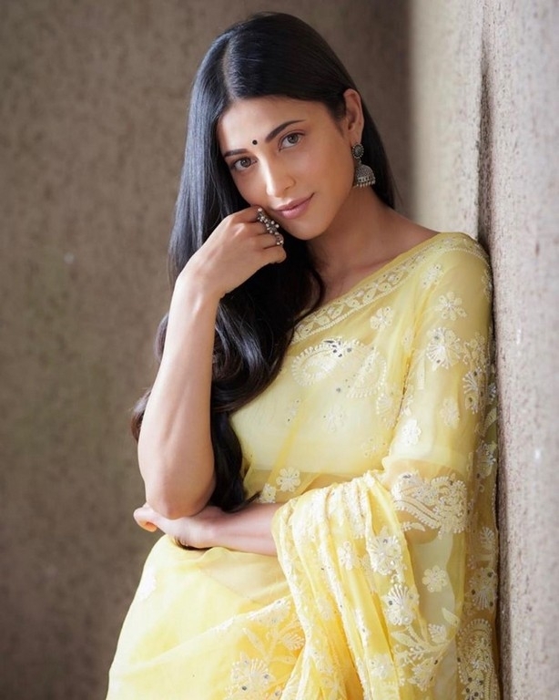 Shruti Haasan Photos - 2 / 3 photos